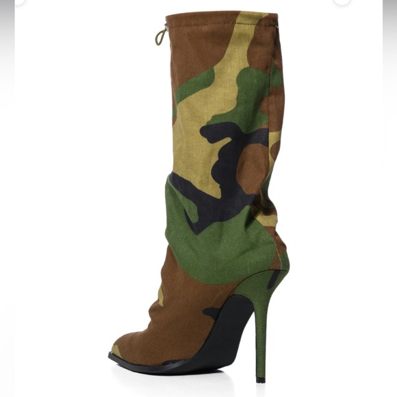 New AZALEA WANG AIRLEA BAGGY DESIGN BOOTIE IN CAMO - Picture 5 of 5